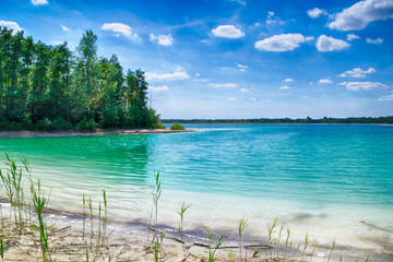 Fototapeta Lazurowe jezioro w centralnej Polsce obraz