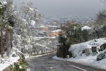panorama neve paese strada
