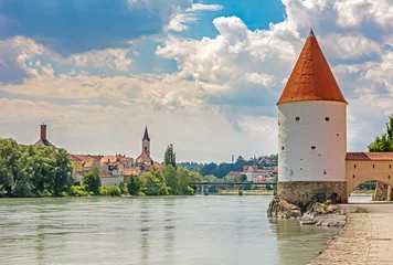 Foto auf Acrylglas Fluss Schaibling Tower at the river Inn promenade in Passau