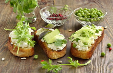 Crostini with cream cheese, green vegetables and herbs