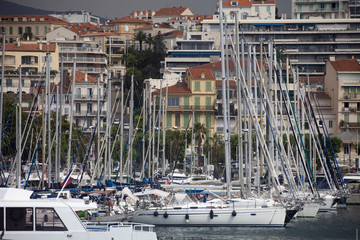 Francia, Cannes, la città e il porto.