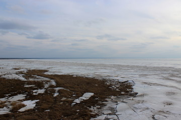 Fototapeta na wymiar frozen baltic sea in february, estonia