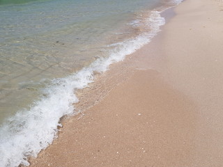 Fototapeta na wymiar sandy beach and clear blue water