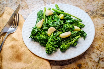Keuken spatwand met foto Sauteed Garlic Broccoli Rabe © Ezume Images