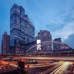 Obraz premium Bangkok, Thailand : 23 FEB 18 - Light of long exposure of street juntion