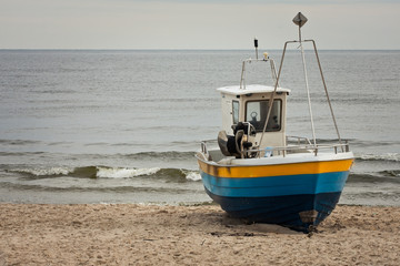 Kuter rybacki na plaży © Mariusz Stoszewski