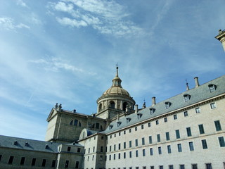 Fototapeta na wymiar Monasterio de El Escorial de Madrid