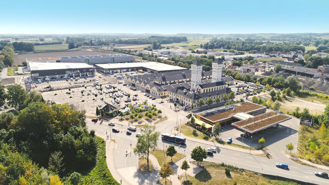 Luftbild der Schlüterhallen in Freising, Einkaufszentrum, Bayern, Deutschland 