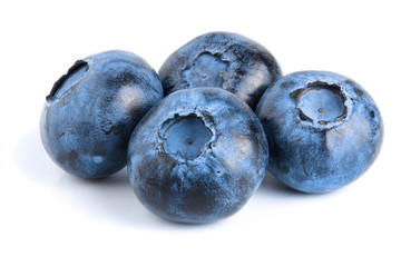 Obraz premium fresh ripe blueberry isolated on white background
