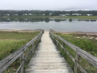 Obraz premium Wooden bridge to Ogunquit river