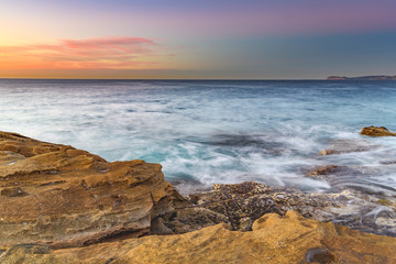 Obraz premium Coastal Sunrise from the Rock Platform