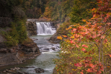 Fototapeta na wymiar Majestic views of Middle Falls from side trail in early autumn at Letchworth State Park, NY