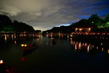 Fototapeta premium 奈良の灯篭と夜景