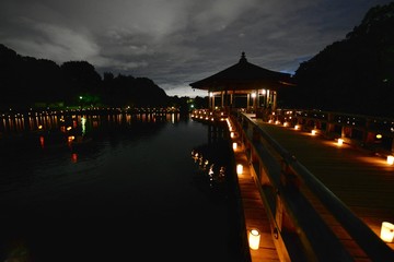 奈良の灯篭と夜景