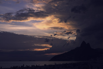 Obraz premium Pink sunset over Ipanema beach
