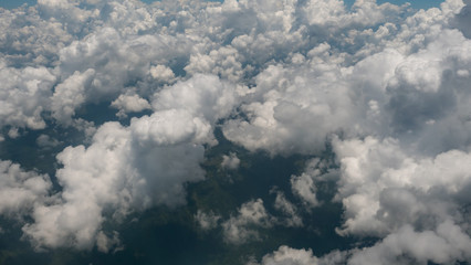 Obraz na płótnie Canvas Clouds floating on the mountain