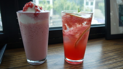 딸기스무디 자몽주스