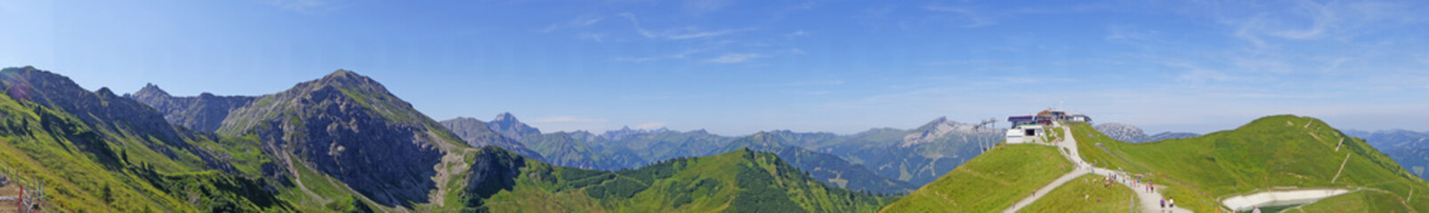 Blick von der KANZELWAND a.d. Bergstation und
Richtung Kleinwalsertal ( Voralberg )