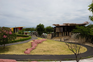 ビル,不思議な,迷子,迷路,夢,表現,異次元,ごみばこ, ごみ, がらくた, コンテナ, 緑, プラスチック, 再利用, できる, リサイクリング, 白, 廃棄物, 包囲, バケツ, 青, 箱, 通り, がらくた, 孤立した, 水, ごみばこ 