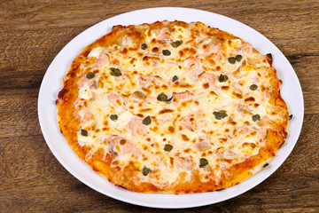 Pizza with salmon and capers