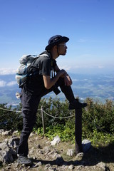 山頂　男性　トレッキング　登山家　登頂　アジア人　伊吹山