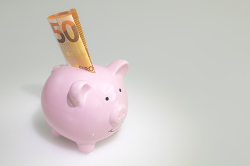 50 Euro im Sparschwein