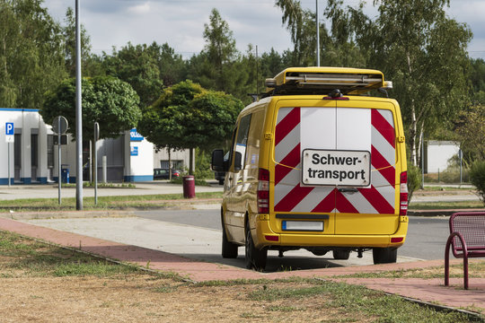 Sicherungsfahrzeug f&uuml;r Begleitung von Schwertransporten