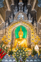 Obraz premium Wat Srisuphan in Chiang mai, northern Thailand, Church built from silver.