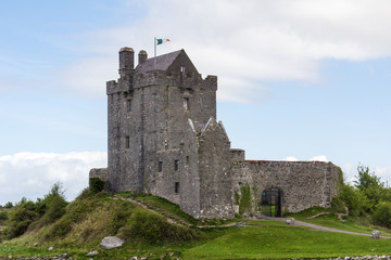 Fototapeta na wymiar Dunguire Castle