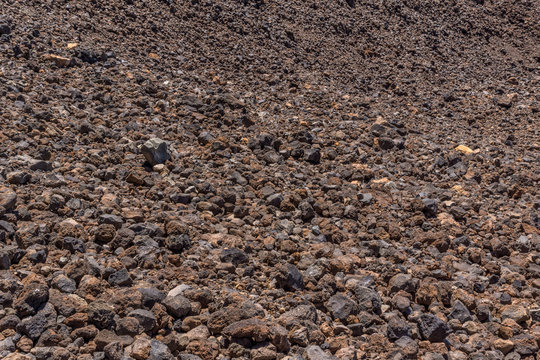 Lose Lavasteine in der Steinw&uuml;ste am Vulkan