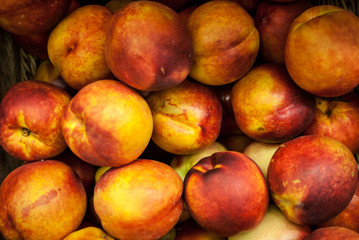 Fototapeta na wymiar Many peaches