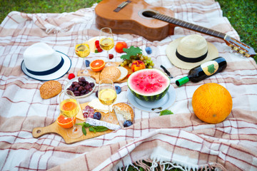 Summer Picnic Basket on the Green Grass. Food and drink concept. Friends Party time