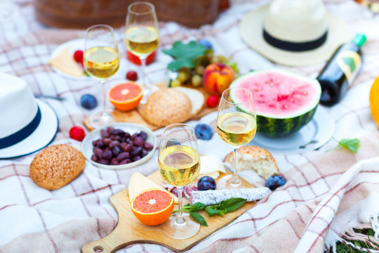 Summer Picnic Basket on the Green Grass. Food and drink concept. Friends Party time