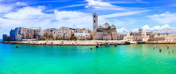 Zelfklevend Fotobehang Molfetta - kustplaats in Puglia met prachtige zee en stranden. Italiaanse zomervakantie © Freesurf