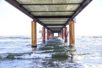 Fototapeta premium sea under the pier