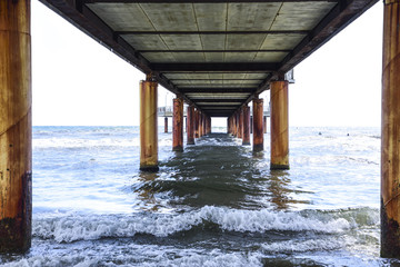 sea under the pier