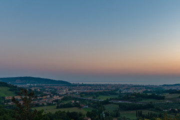 spiaggia al tramonto a Pesaro