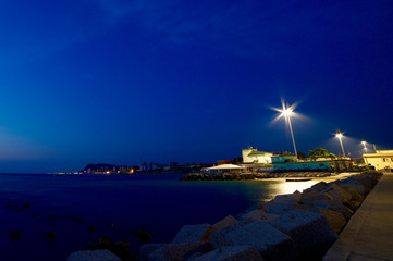 spiaggia a Pesaro di notte