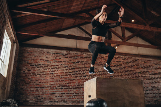 Box jumping workout at gym - Powered by Adobe