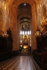 Fototapeta na wymiar Autel de la basilique Saint Sernin à Toulouse, Haute-Garonne
