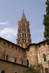 Fototapeta na wymiar Clocher de la basilique Saint Sernin à Toulouse, Haute-Garonne