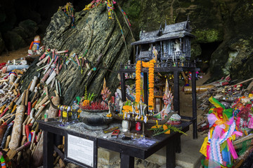 Princess cave am Phra Nang beach bei Krabi, Thailand