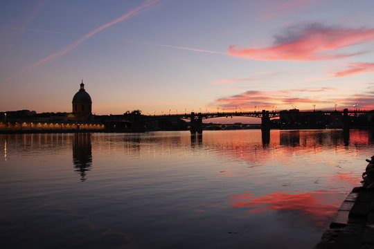 Coucher de soleil sur la Garonne à Toulouse, Haute Garonne	