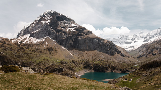 Pyr&eacute;n&eacute;es