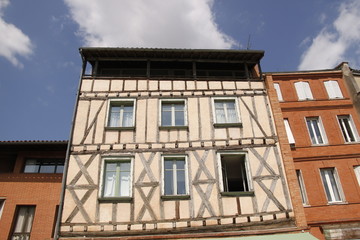 Fototapeta na wymiar Maison à colombages à Toulouse, Haute Garonne