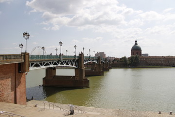 Pont Saint-Pierre sur la Garonne à Toulouse, Haute Garonne