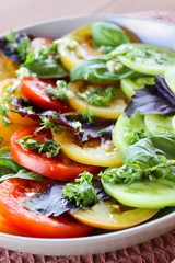 Sliced tomato with a dressing of garlic sauce