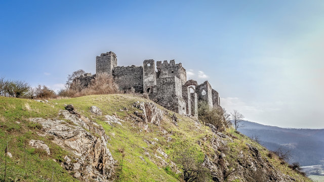 Festung Burg Şoimoş gegenüber Lipova in Rumänien - Arad