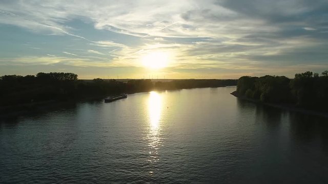 Rheinbiegung und Frachtschiff Part 5