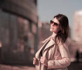 Obraz premium portrait of a promising business woman on the background of the city.